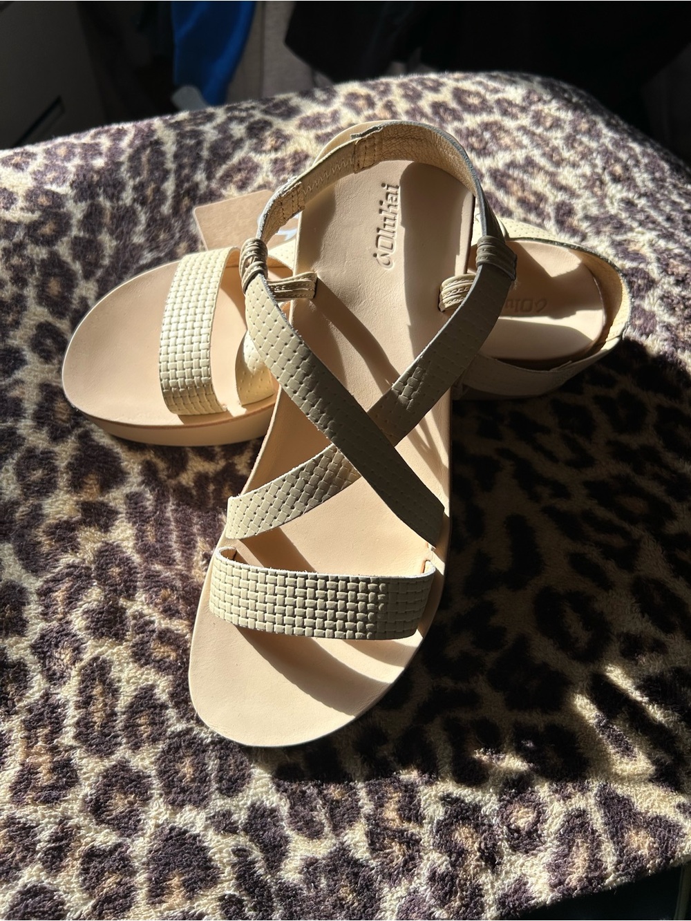 Olukai  NWT Women’s Beige Strappy Sandals - Picture 3 of 4